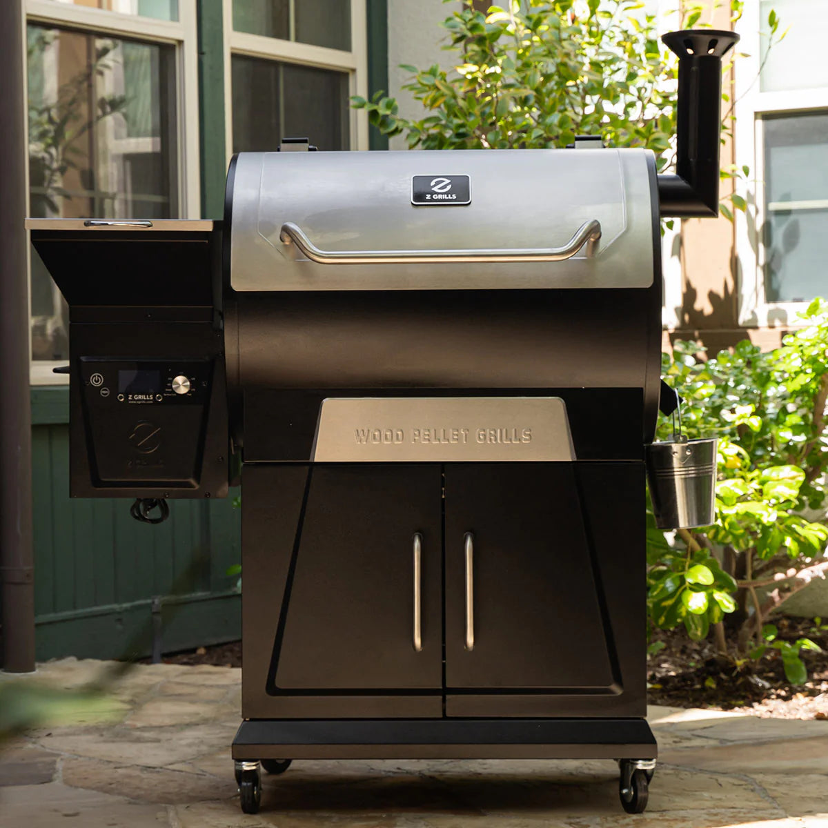 Z-Grills Flagship 700D4E WiFi Wood Pellet Grill